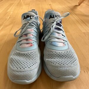 APL Techloom Tracer Women’s size 8.5.